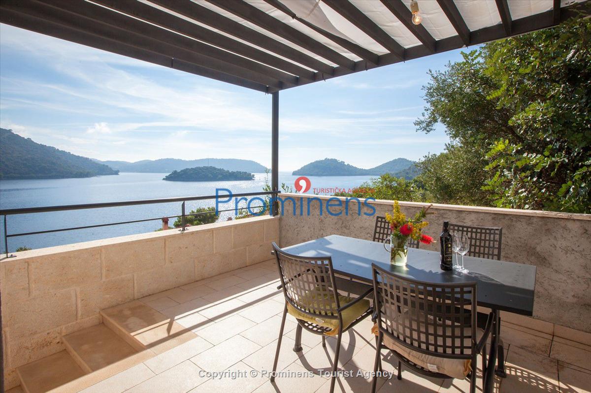 Luxurious beachfront apartment on island Lastovo