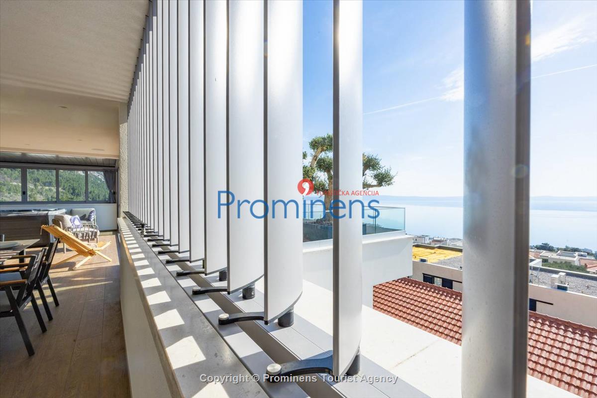 Luxus Penthouse Sara mit Meerblick, Dachterrasse mit Whirlpool, Sonnenliegen, Essbereich und Küche,  Parkplatz , E Ladestation inklusive. 