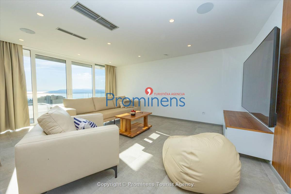 Luxus Penthouse Sara mit Meerblick, Dachterrasse mit Whirlpool, Sonnenliegen, Essbereich und Küche,  Parkplatz , E Ladestation inklusive. 