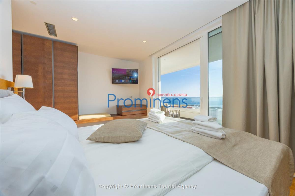 Luxus Penthouse Sara mit Meerblick, Dachterrasse mit Whirlpool, Sonnenliegen, Essbereich und Küche,  Parkplatz , E Ladestation inklusive. 