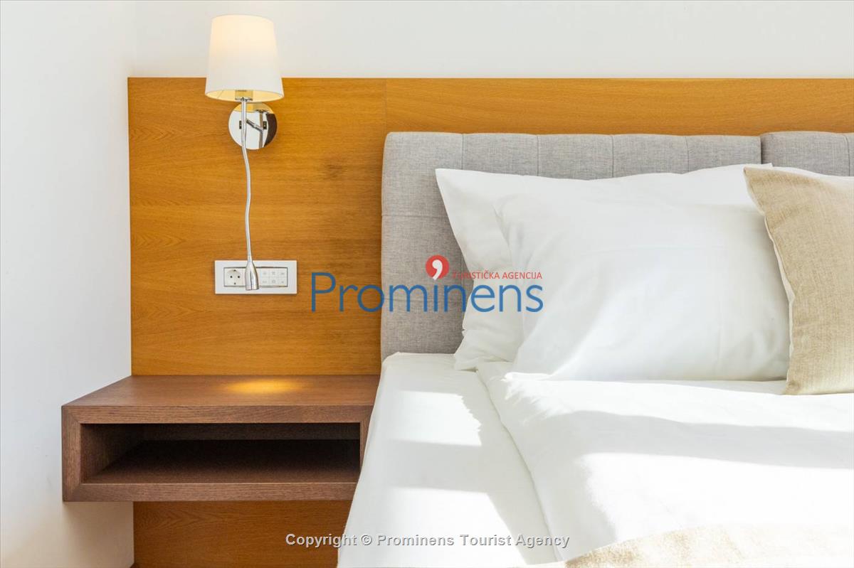 Exklusive Ferienwohnung Maja und Petra mit Pool in Makarska, 