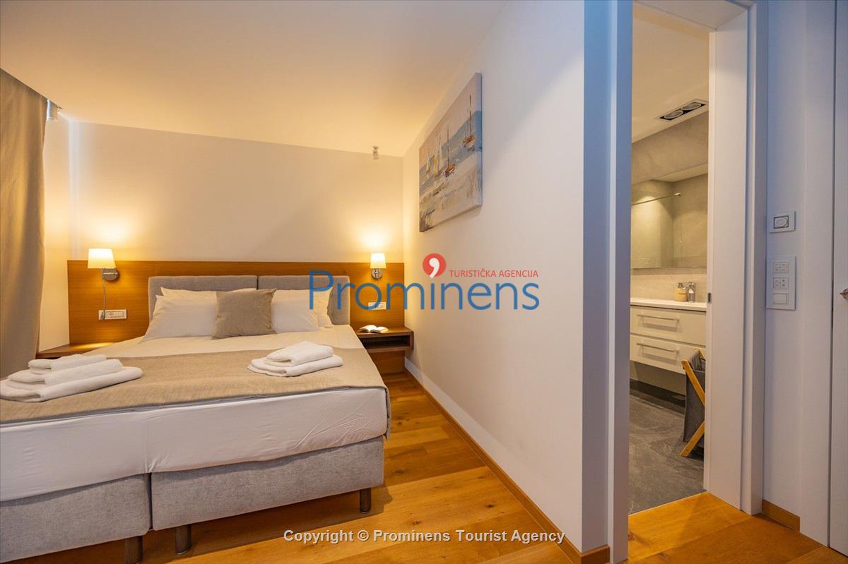 Pool apartment Maja & Petra 