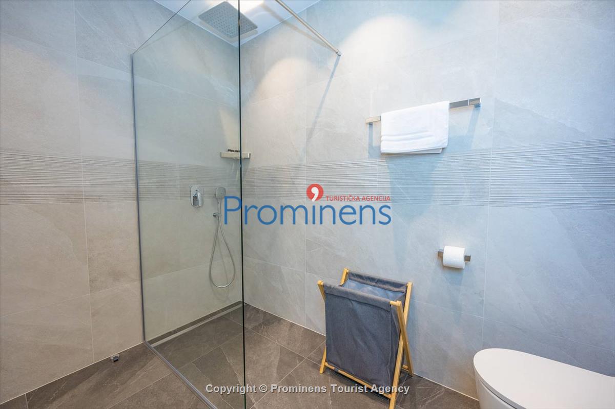 Exklusive Ferienwohnung Maja und Petra mit Pool in Makarska, 