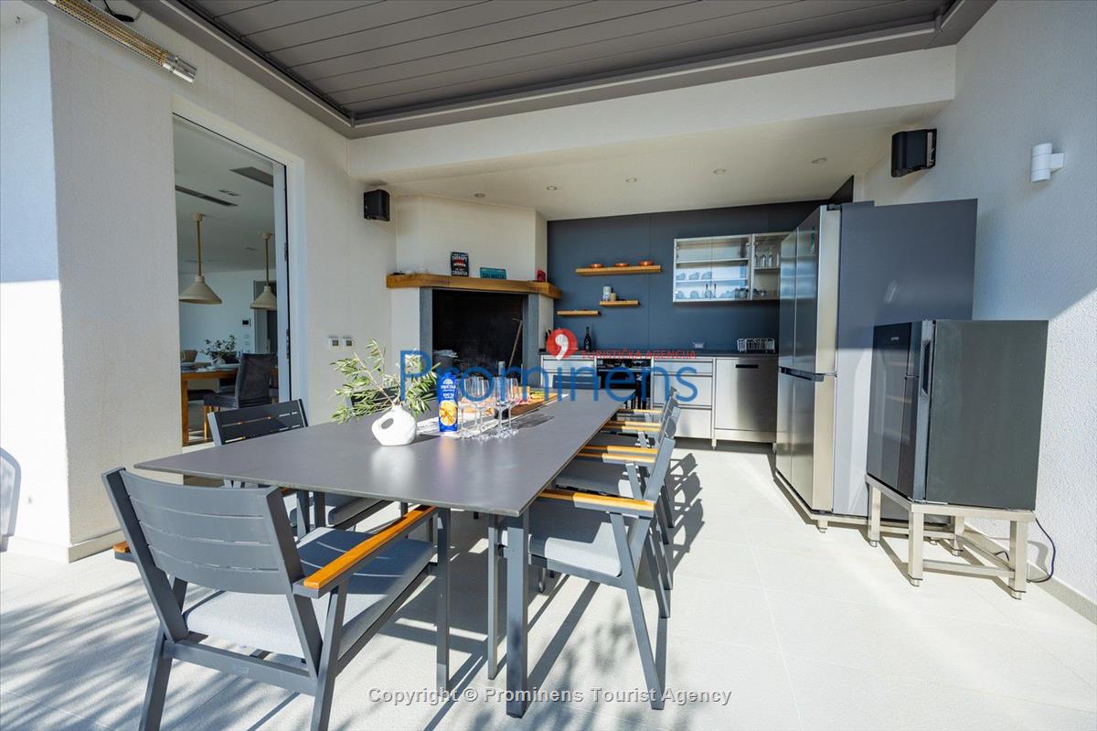 Pool apartment Maja & Petra 