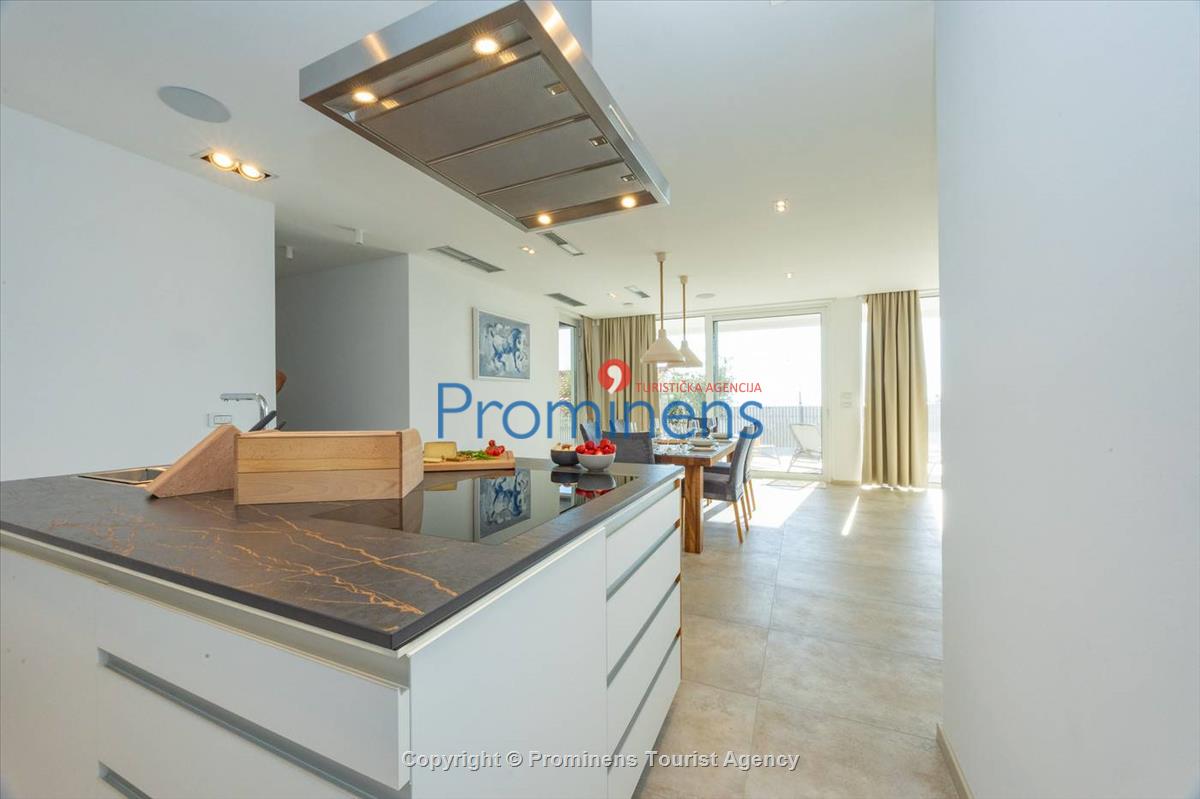 Exklusive Ferienwohnung Maja und Petra mit Pool in Makarska, 