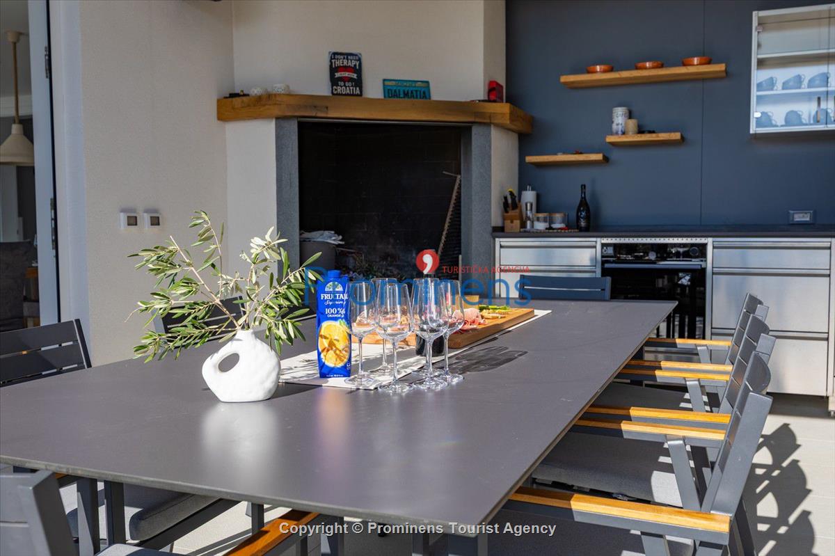 Pool apartment Maja & Petra 