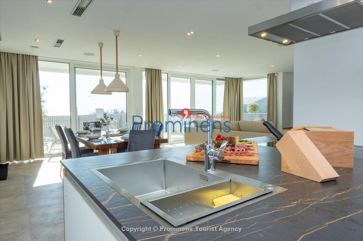 Exklusive Ferienwohnung Maja und Petra mit Pool in Makarska, 