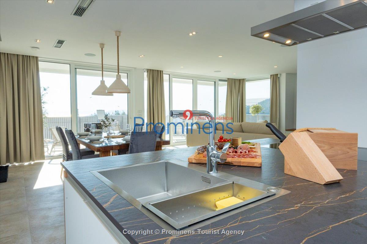 Pool apartment Maja & Petra 