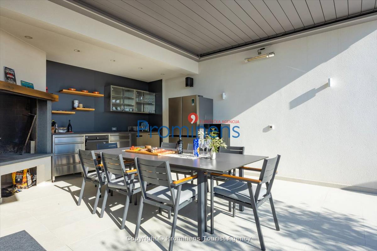 Exklusive Ferienwohnung Maja und Petra mit Pool in Makarska, 