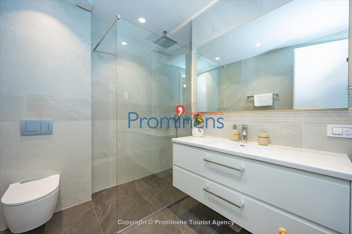 Exklusive Ferienwohnung Maja und Petra mit Pool in Makarska, 