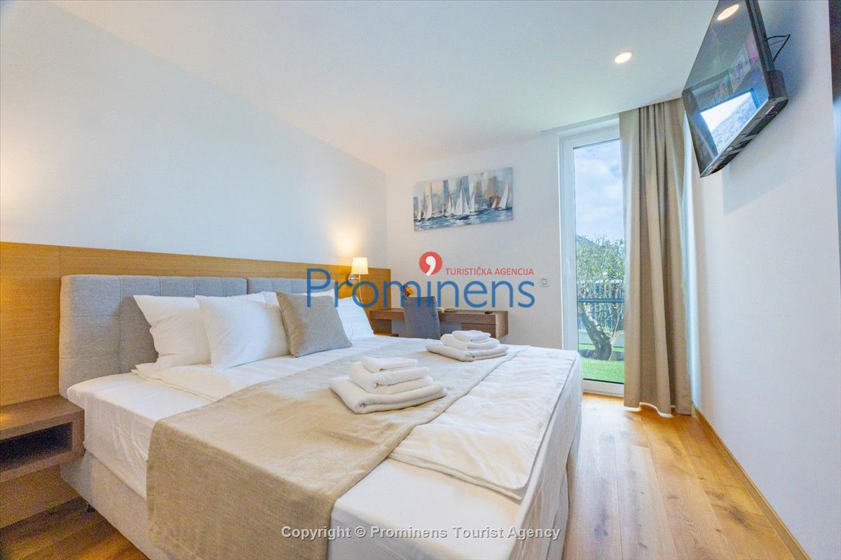 Pool apartment Maja & Petra 