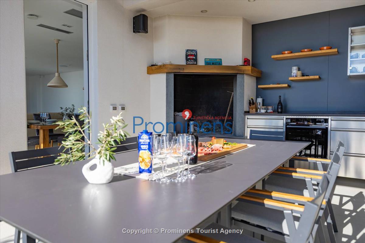 Exklusive Ferienwohnung Maja und Petra mit Pool in Makarska, 