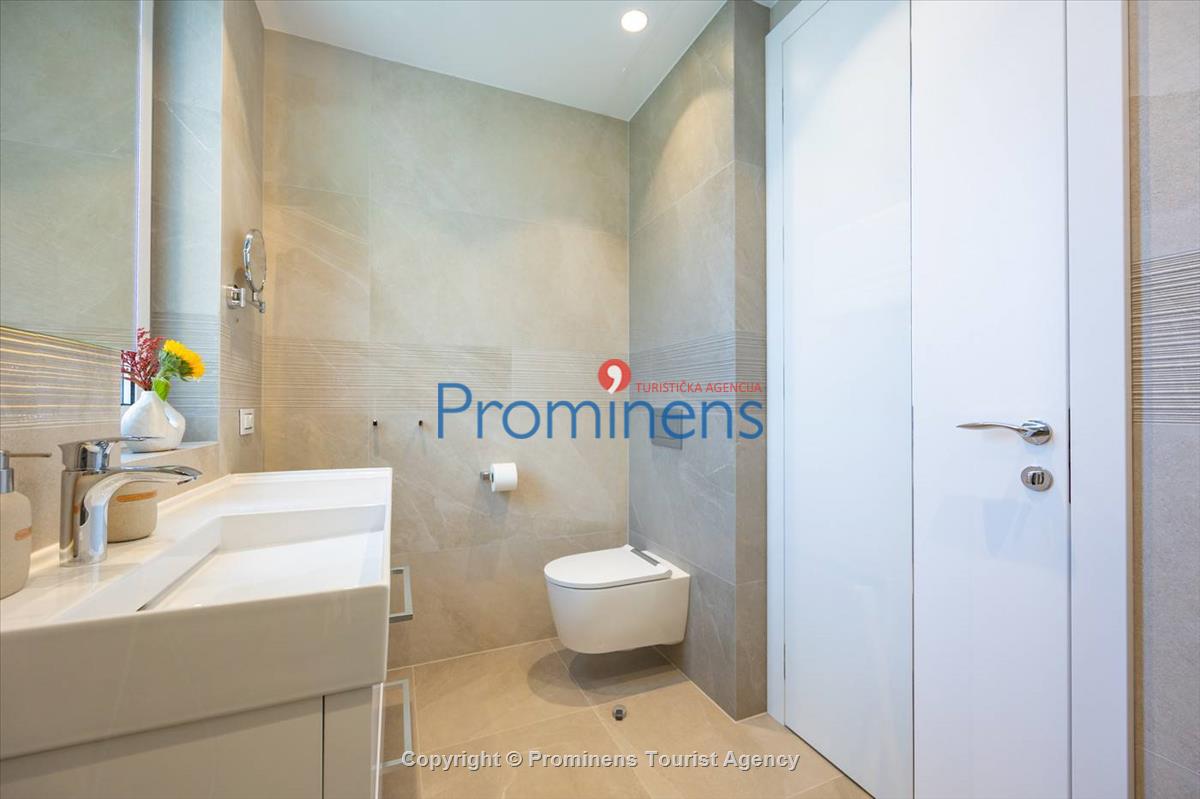 Exklusive Ferienwohnung Maja und Petra mit Pool in Makarska, 