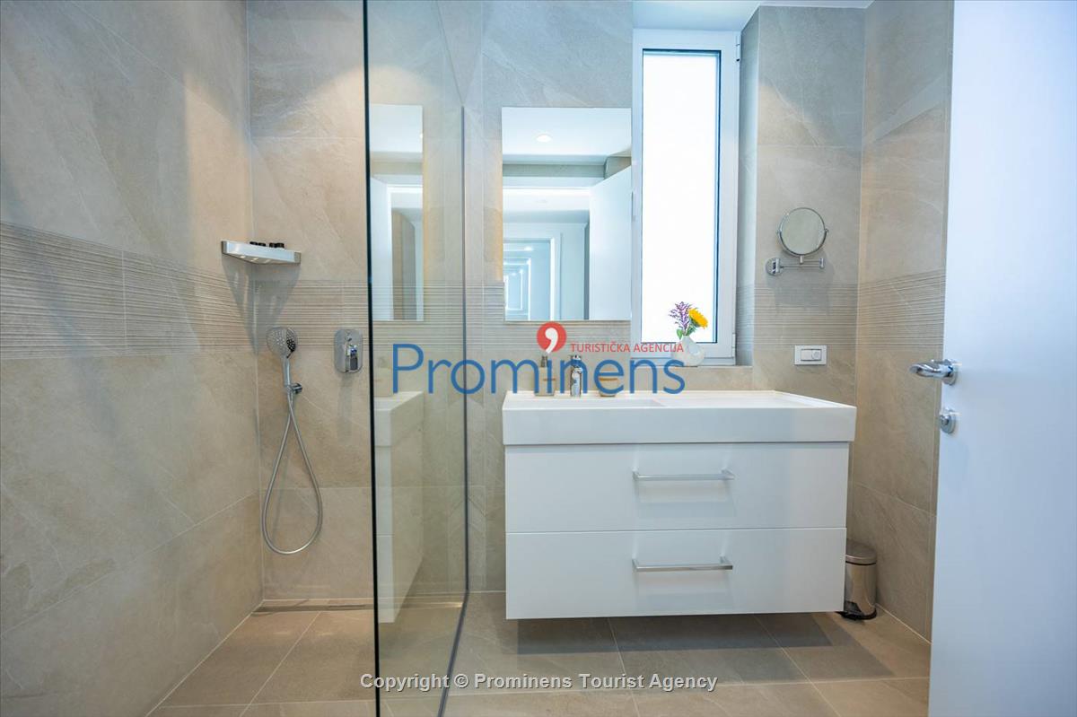 Exklusive Ferienwohnung Maja und Petra mit Pool in Makarska, 