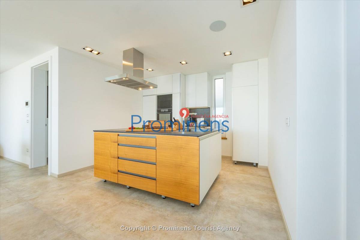 Exklusive Ferienwohnung Maja und Petra mit Pool in Makarska, 