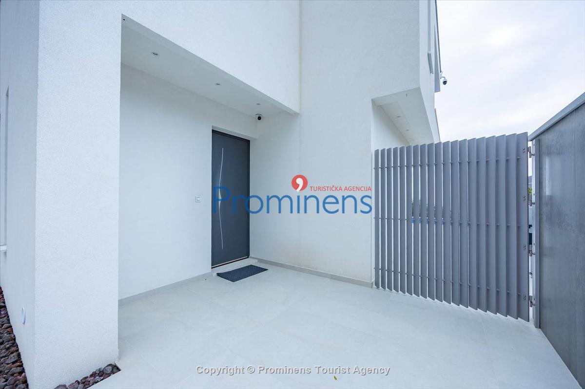 Exklusive Ferienwohnung Maja und Petra mit Pool in Makarska, 