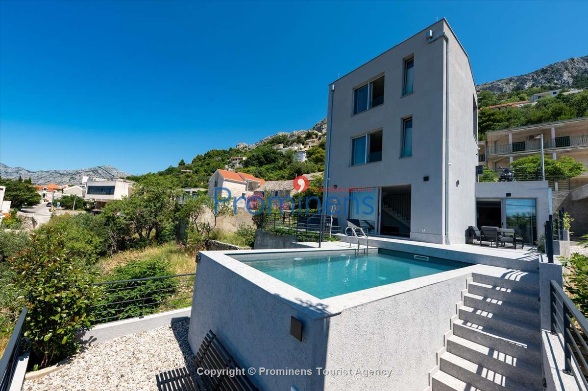 Villa Šime Brela – Pool, Sea View, Gym, Sleeps 4