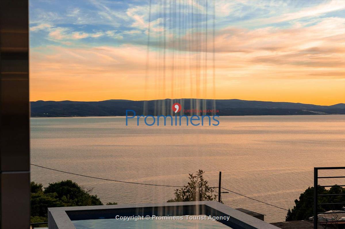 Villa Šime Brela – Pool, Sea View, Gym, Sleeps 4
