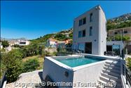 Villa Šime Brela – Pool, Sea View, Gym, Sleeps 4