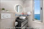 Villa Šime Brela – Pool, Sea View, Gym, Sleeps 4