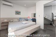 Villa Šime Brela – Pool, Sea View, Gym, Sleeps 4
