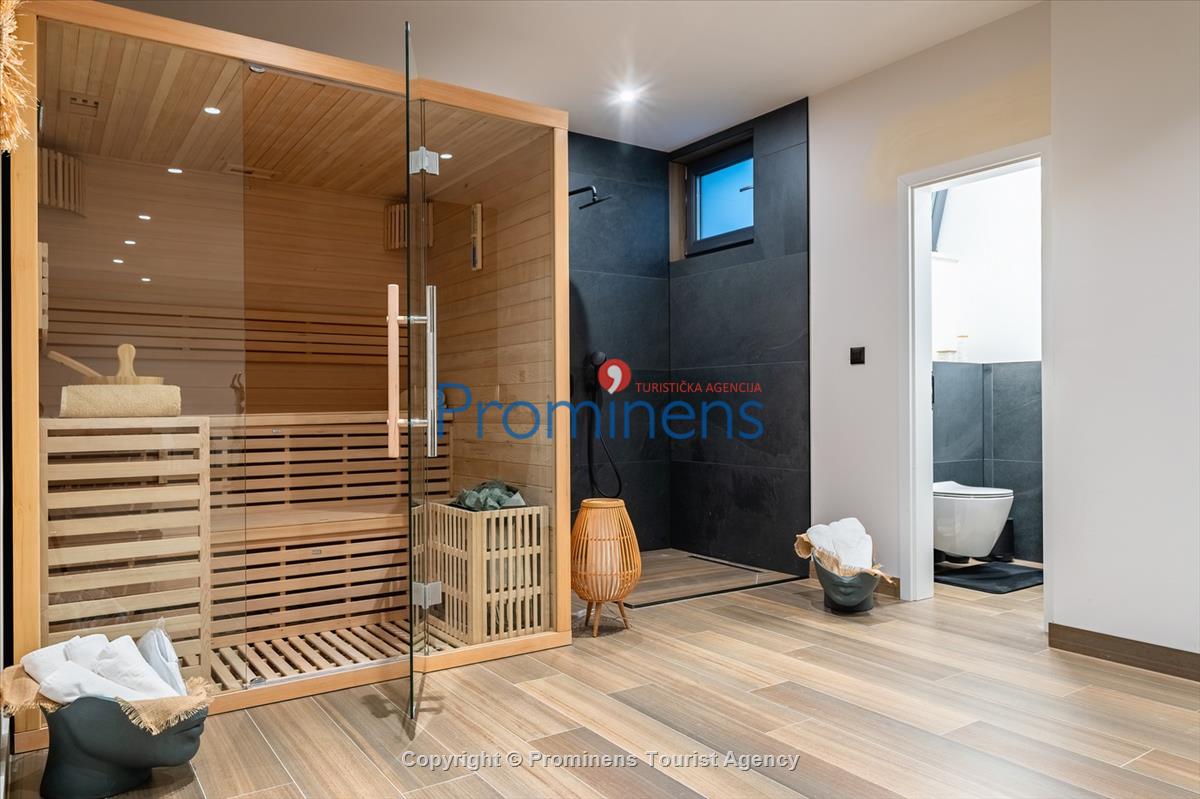 Villa Hota Makarska – grijani bazen, masažna kada, sauna, fitnes, 8 osoba