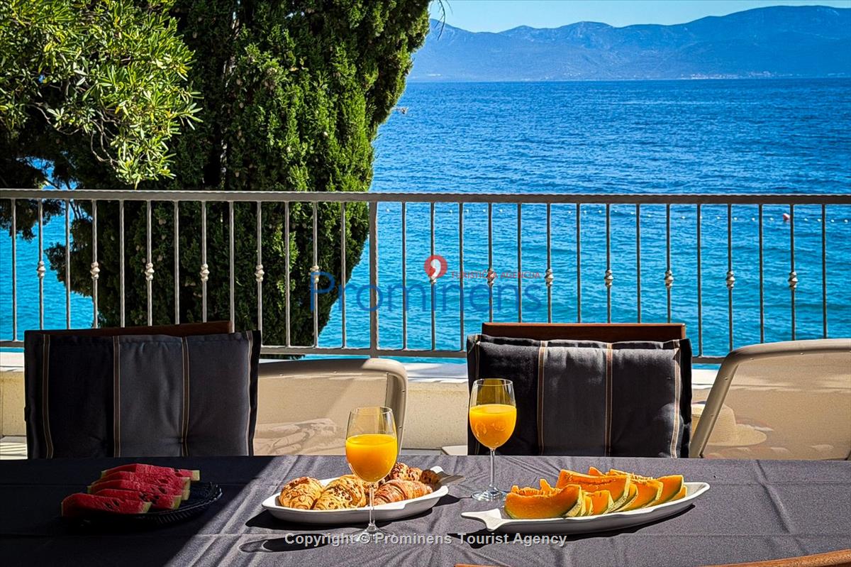 Kuća na plaži San't Antonio Podaca – 4 spavaće sobe, 2 obitelji, direktan izlaz na more, Makarska rivijera
