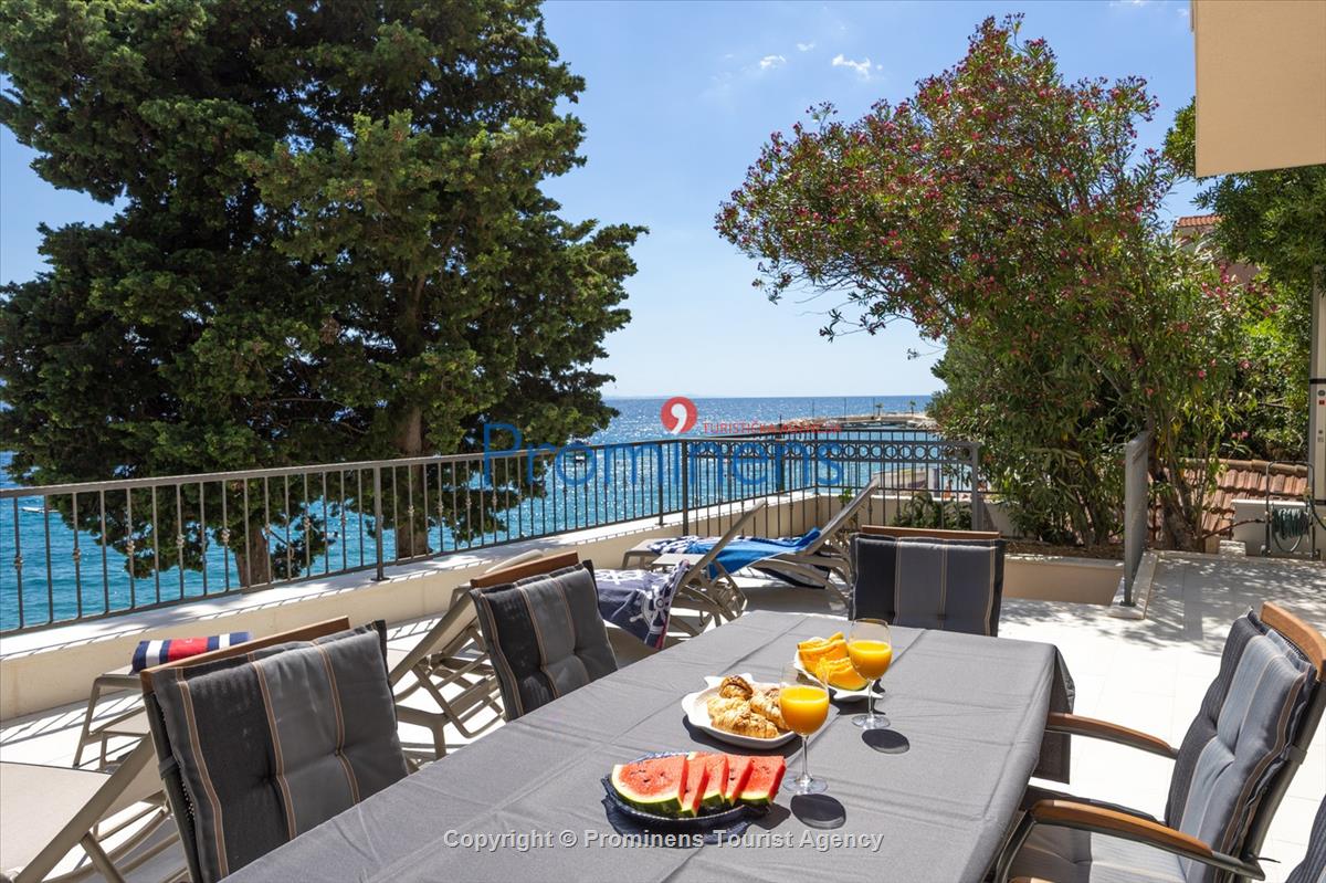 Kuća na plaži San't Antonio Podaca – 4 spavaće sobe, 2 obitelji, direktan izlaz na more, Makarska rivijera