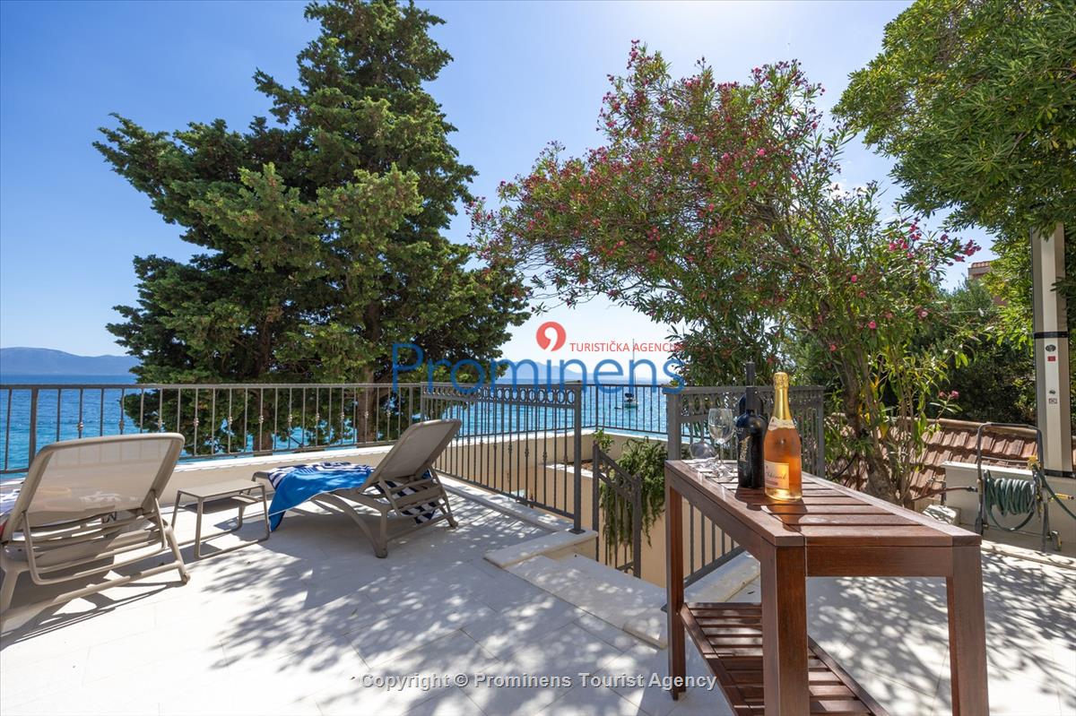 Kuća na plaži San't Antonio Podaca – 4 spavaće sobe, 2 obitelji, direktan izlaz na more, Makarska rivijera