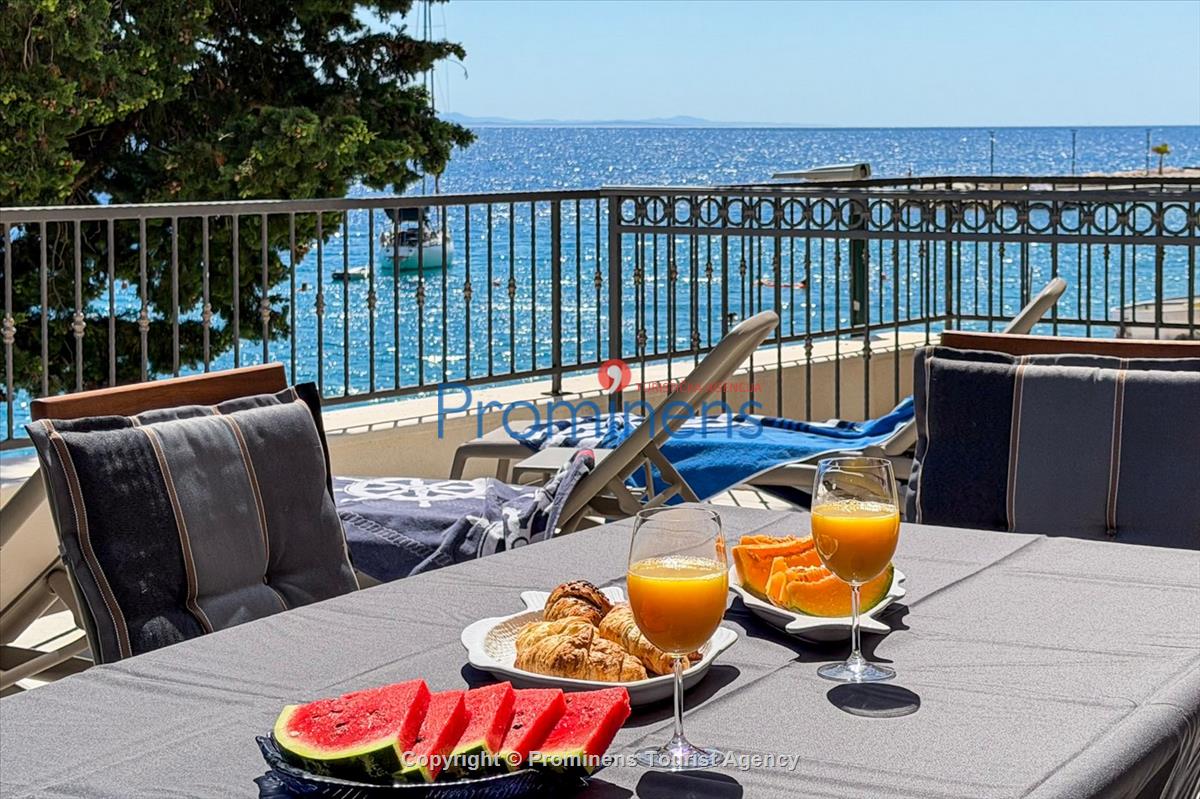 Kuća na plaži San't Antonio Podaca – 4 spavaće sobe, 2 obitelji, direktan izlaz na more, Makarska rivijera
