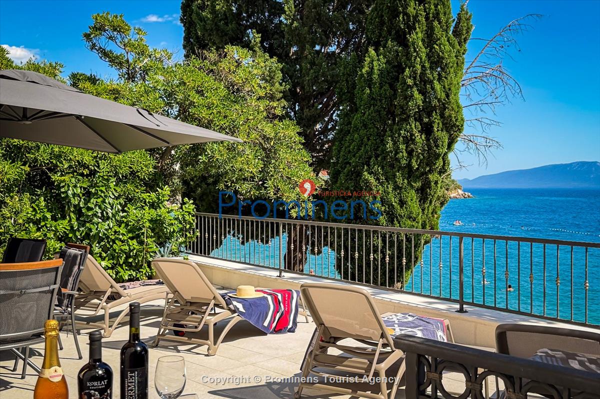 Kuća na plaži San't Antonio Podaca – 4 spavaće sobe, 2 obitelji, direktan izlaz na more, Makarska rivijera