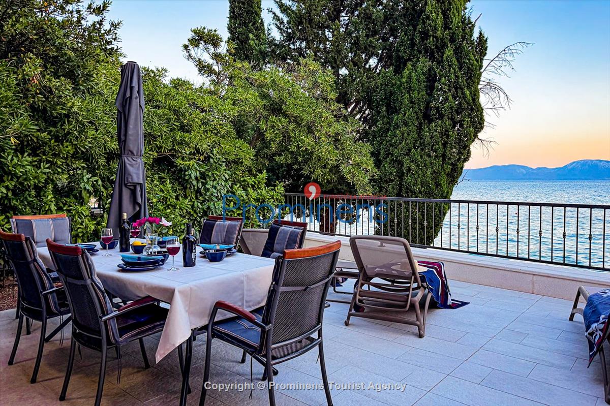 Kuća na plaži San't Antonio Podaca – 4 spavaće sobe, 2 obitelji, direktan izlaz na more, Makarska rivijera