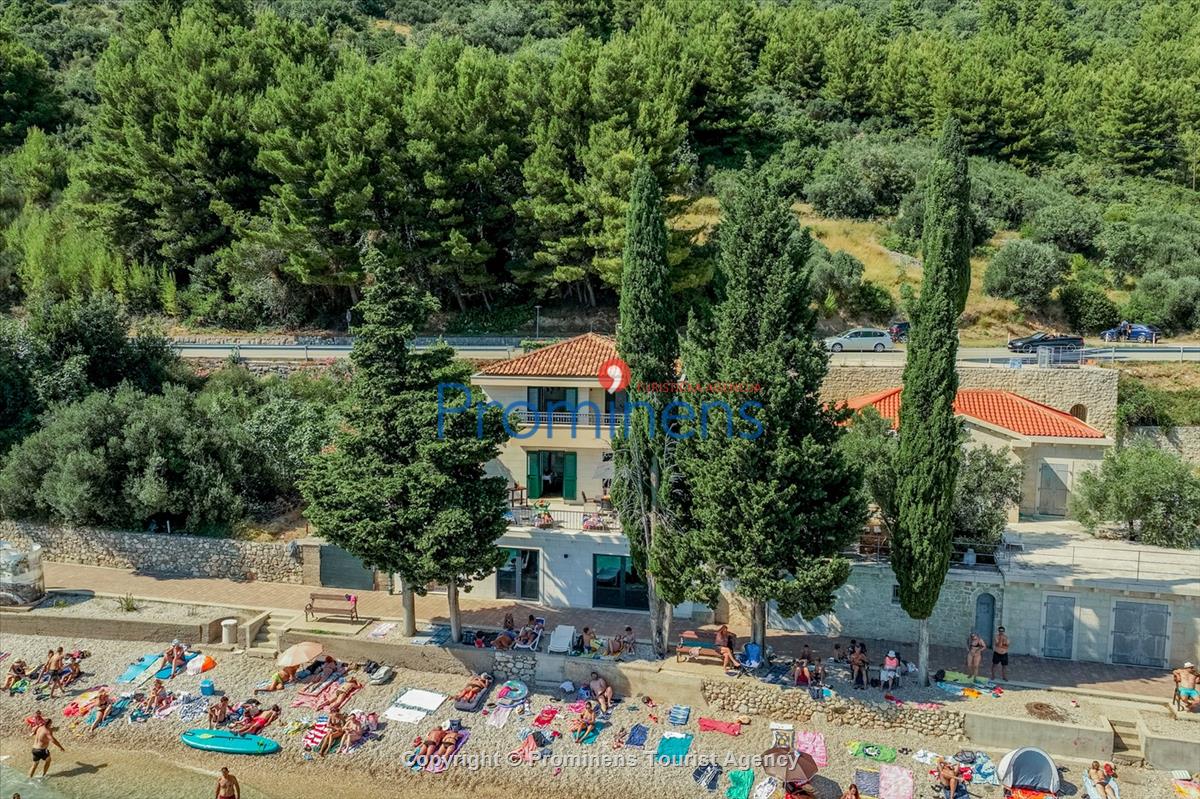 Kuća na plaži San't Antonio Podaca – 4 spavaće sobe, 2 obitelji, direktan izlaz na more, Makarska rivijera