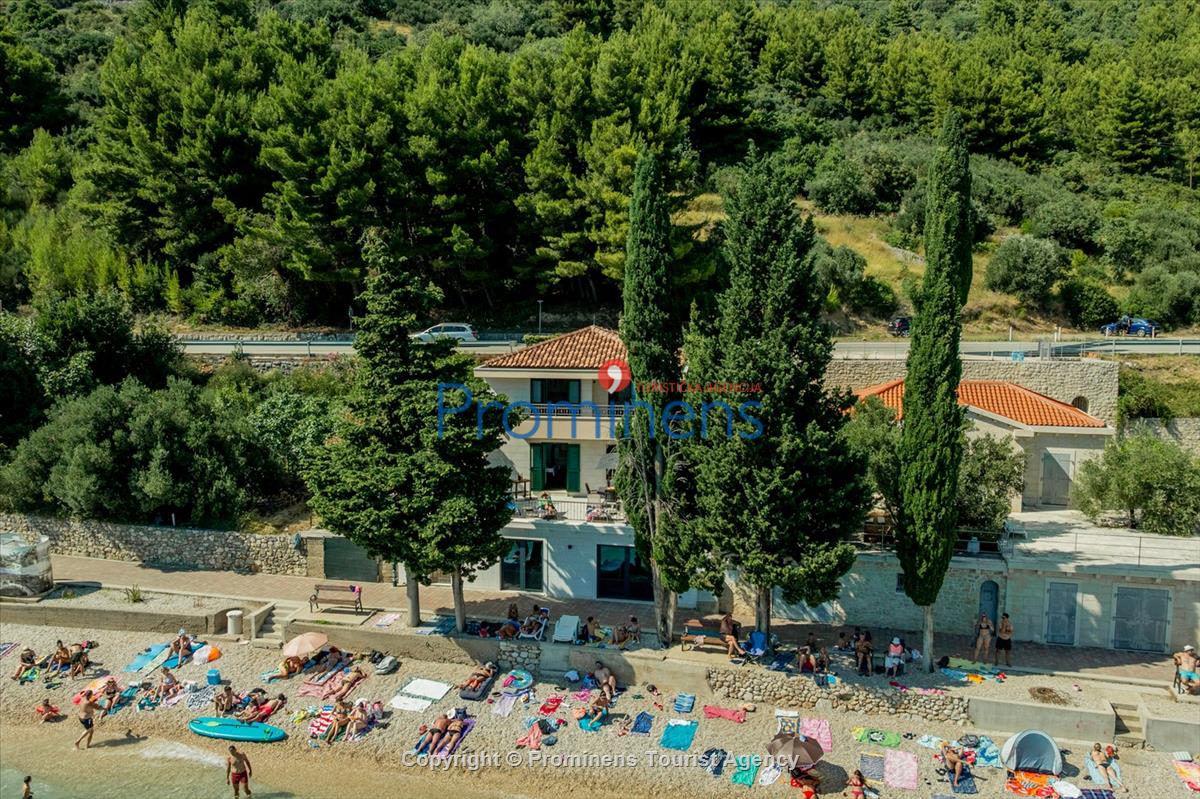 Kuća na plaži San't Antonio Podaca – 4 spavaće sobe, 2 obitelji, direktan izlaz na more, Makarska rivijera