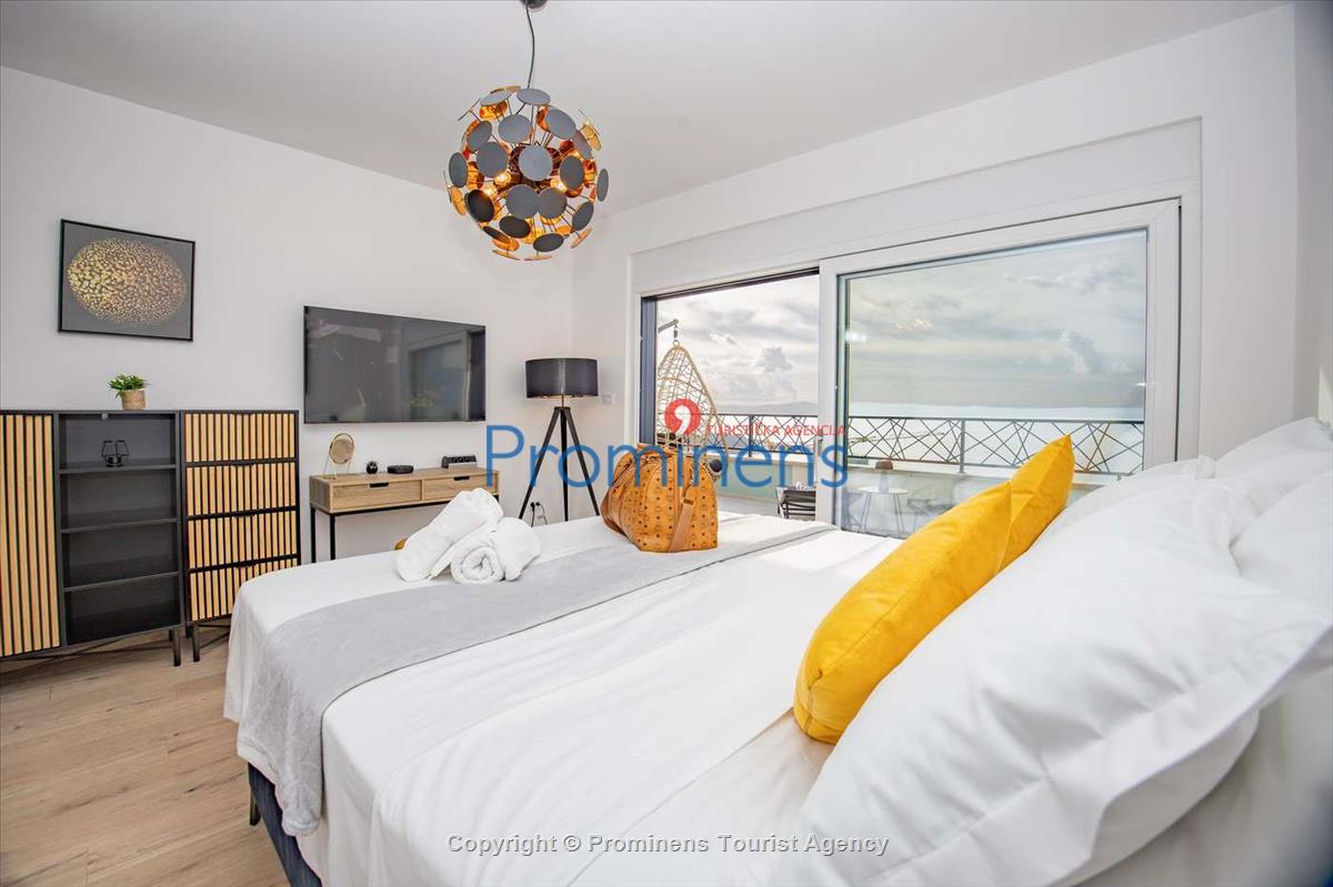 Helena Penthouse Makarska – Three-Bedroom Apartment at Muccurum Residence