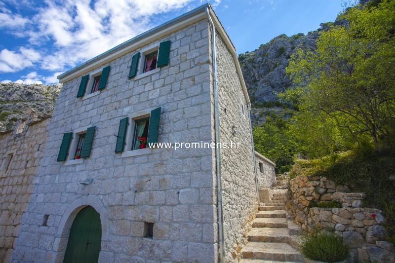 Steinhaus Fetiva mit Meerblick, Whirlpool und Sauna- ruhiger Lage ueber Makarska