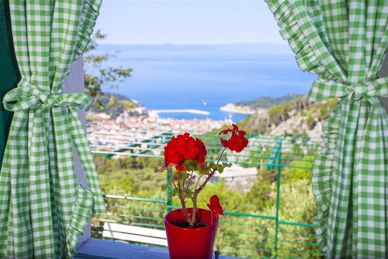 Steinhaus Fetiva mit Meerblick, Whirlpool und Sauna- ruhiger Lage ueber Makarska