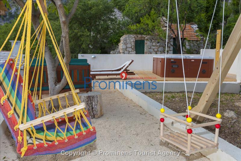 Steinhaus Fetiva mit Meerblick, Whirlpool und Sauna- ruhiger Lage ueber Makarska