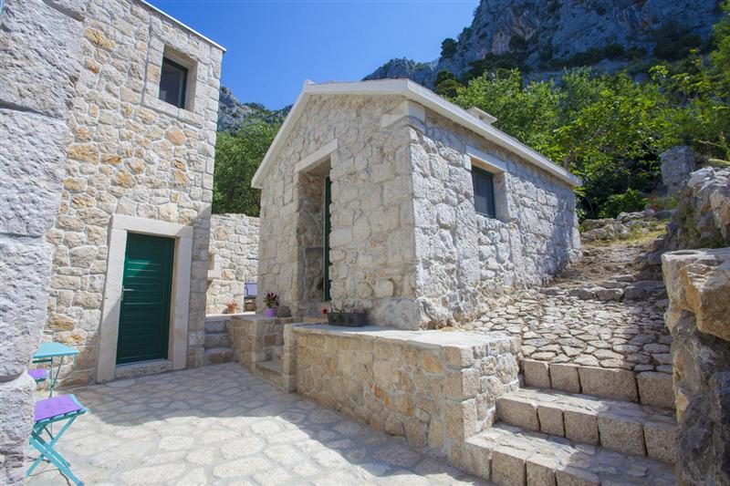 Steinhaus Fetiva mit Meerblick, Whirlpool und Sauna- ruhiger Lage ueber Makarska