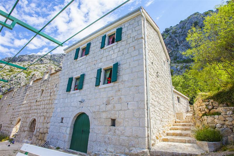 Steinhaus Fetiva mit Meerblick, Whirlpool und Sauna- ruhiger Lage ueber Makarska