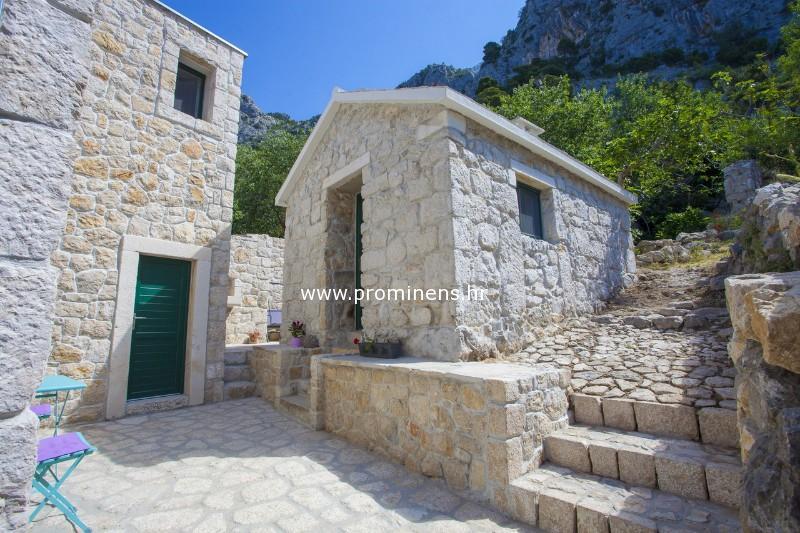 Steinhaus Fetiva mit Meerblick, Whirlpool und Sauna- ruhiger Lage ueber Makarska