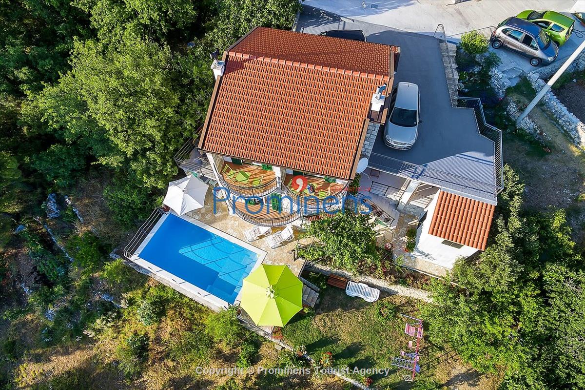 Charmantes Ferienhaus mit Pool und Meerblick in Tučepi - Kroatien an der Makarska Riviera 