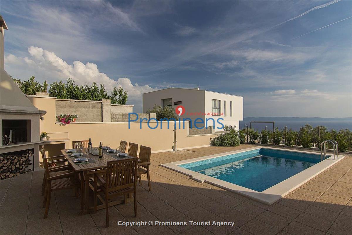 Vacation home Paolo with pool in Makarska