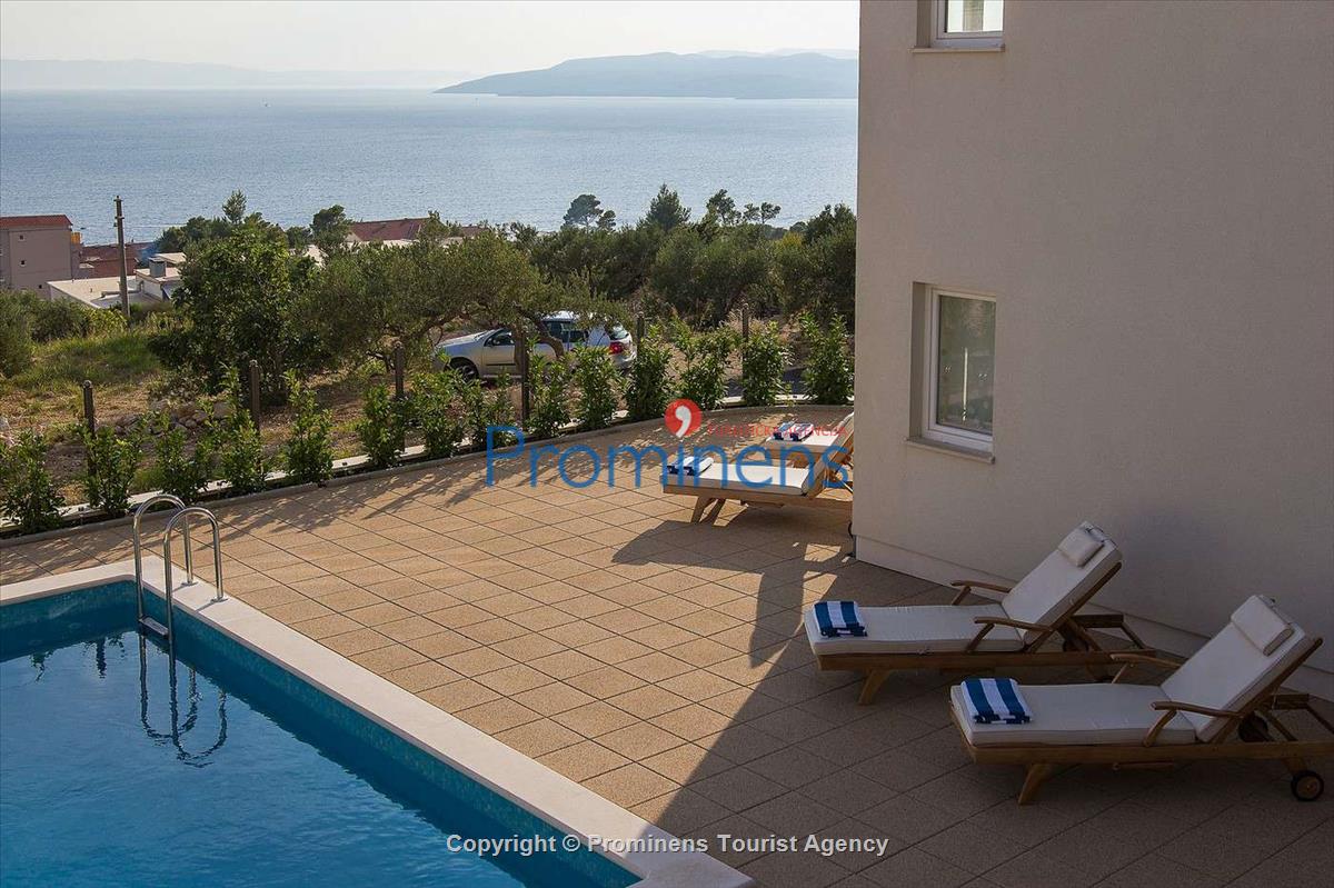 Vacation home Paolo with pool in Makarska