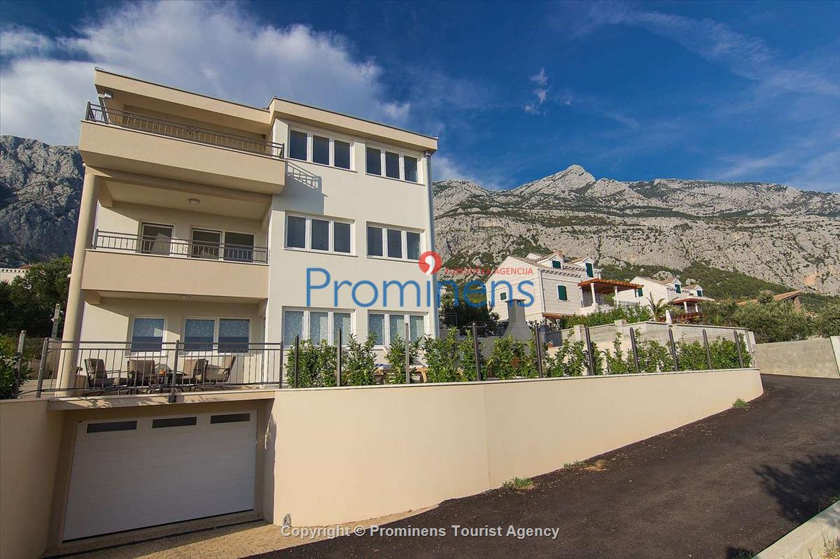 Vacation home Paolo with pool in Makarska