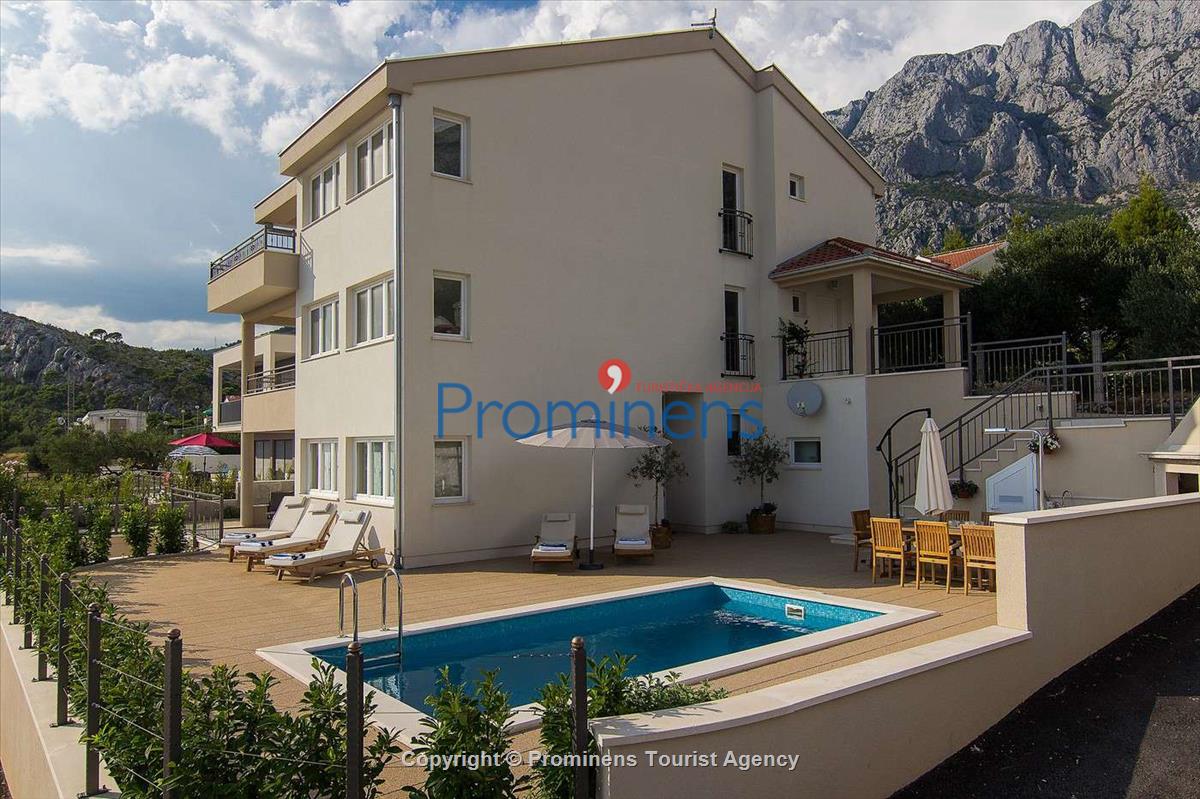 Vacation home Paolo with pool in Makarska