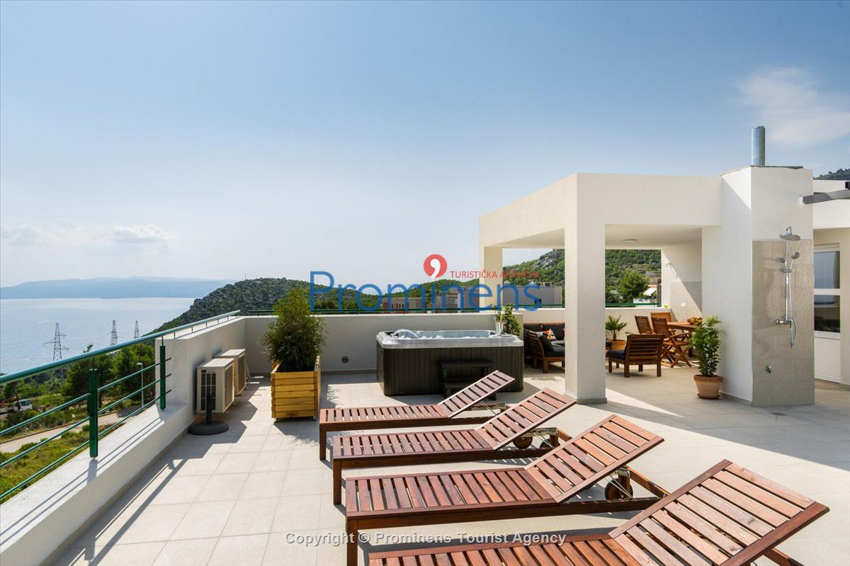 Apartman Sandra sa privatnim bazenom Makarska