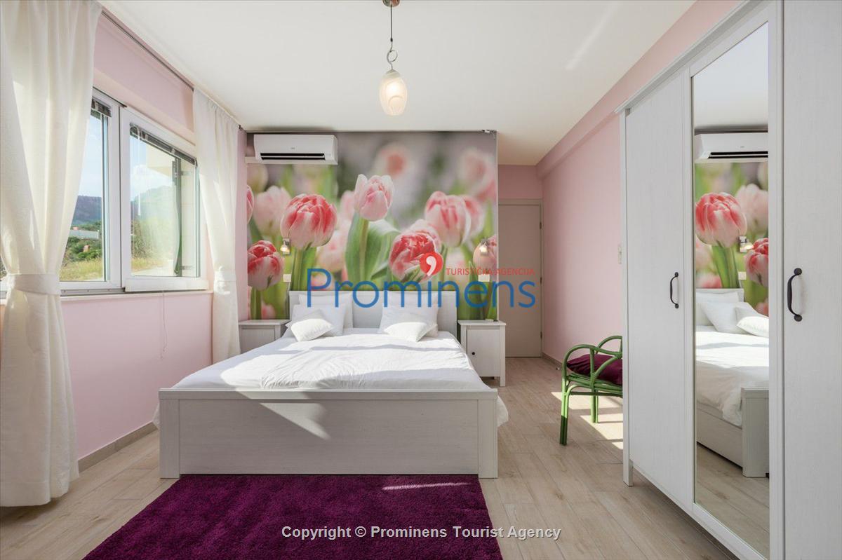 Ferienwohnung Sandra mit Beheiztem Privatpool und Whirlpool in Ruhiger Lage oberhalb von Makarska - Kroatien