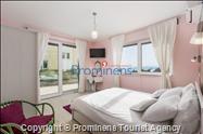 Luxurious apartment  Sandra with pool Makarska