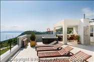 Luxurious apartment  Sandra with pool Makarska